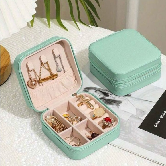 NWT Travel Jewelry Case Organizer Box Aqua - Picture 2 of 5